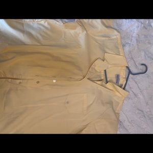 Basic button collared shirt